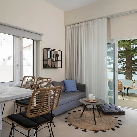 Sea Front Cozy Apartment *